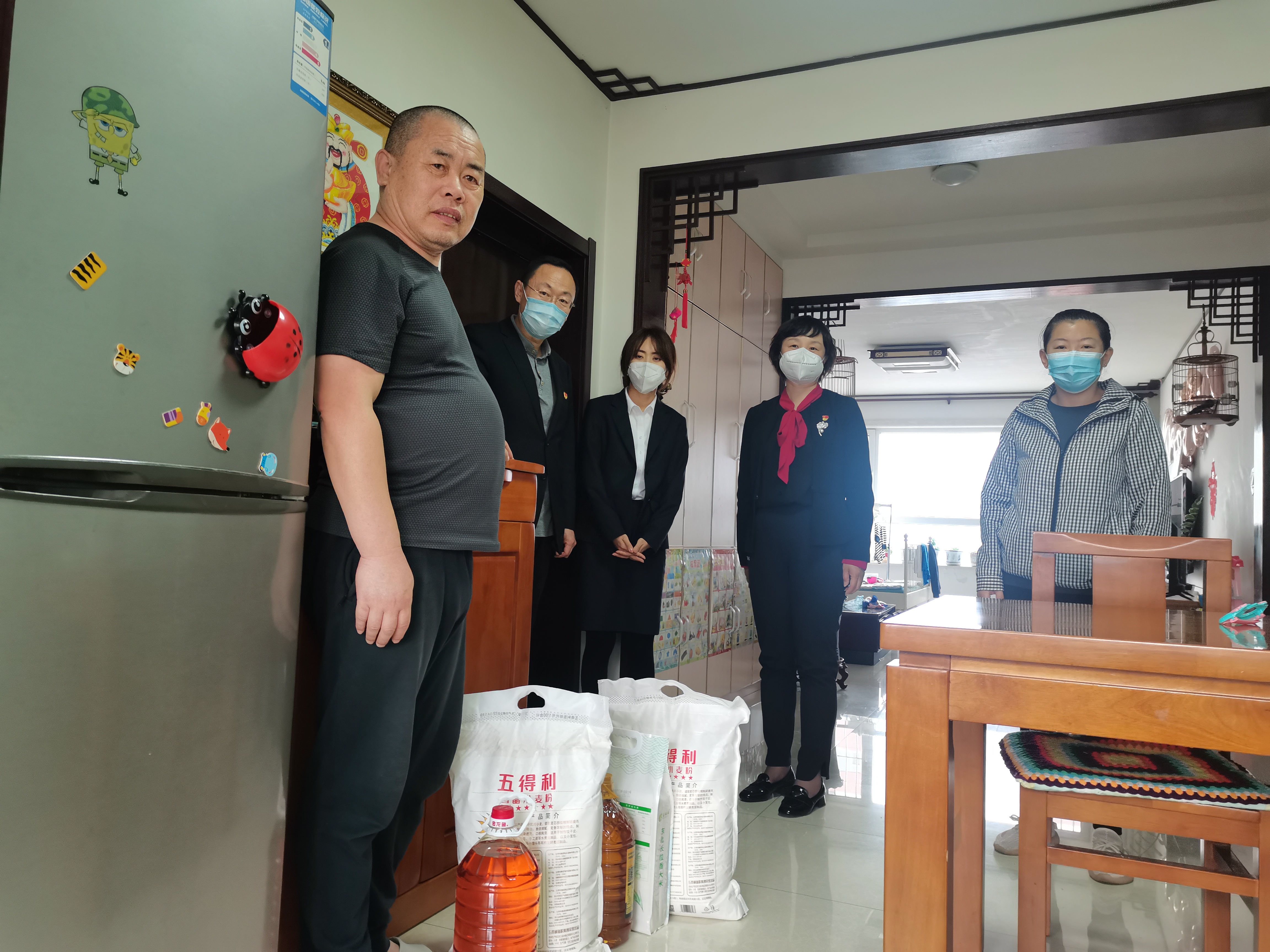 浓情端午 情暖人心|黑料网
党支部走访慰问包保贫困户