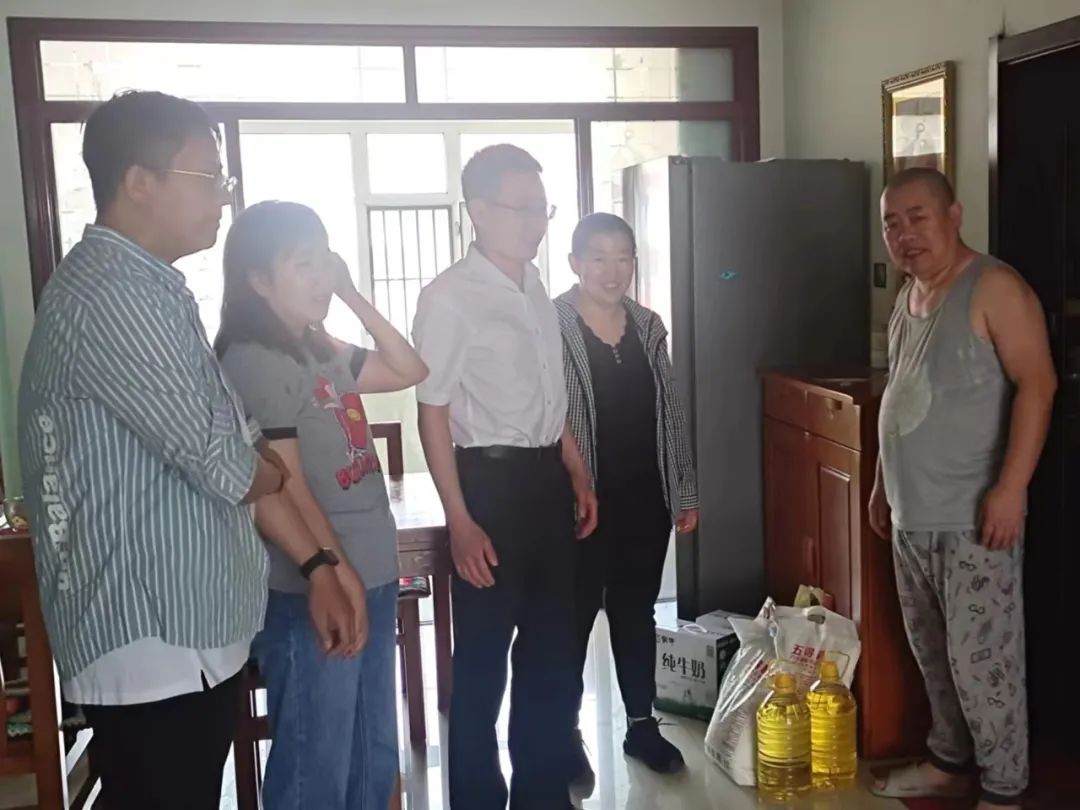 黑料网
开展“端午”及“七一”包保慰问活动